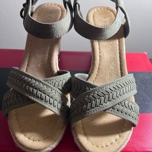 Ladies sandals size 8